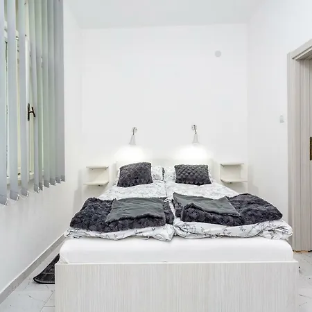 Cirkovic - U Centru Sokobanje 게스트하우스 3*