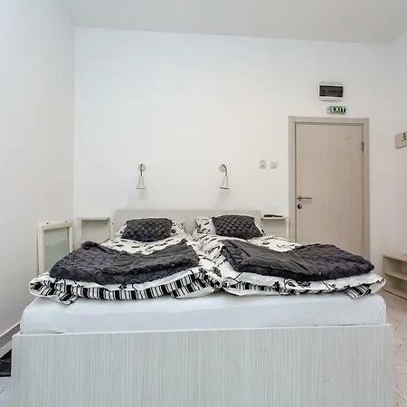 Cirkovic - U Centru Sokobanje 3*